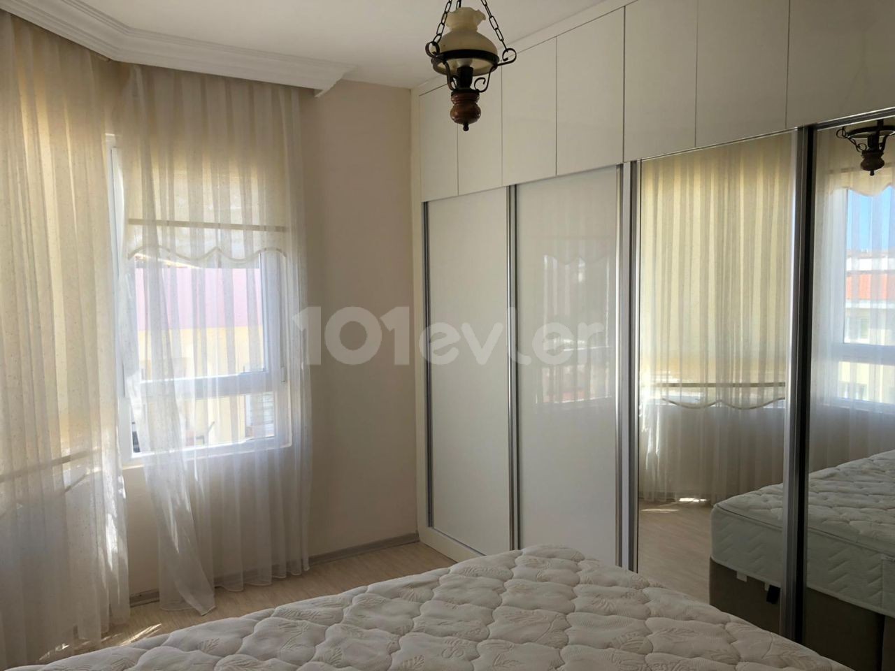 3-1 large fully furnished flat in the center of Kyrenia ** 