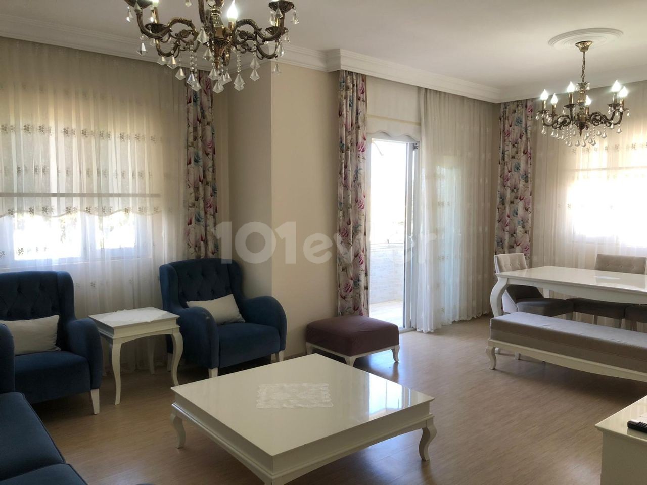 3-1 large fully furnished flat in the center of Kyrenia ** 