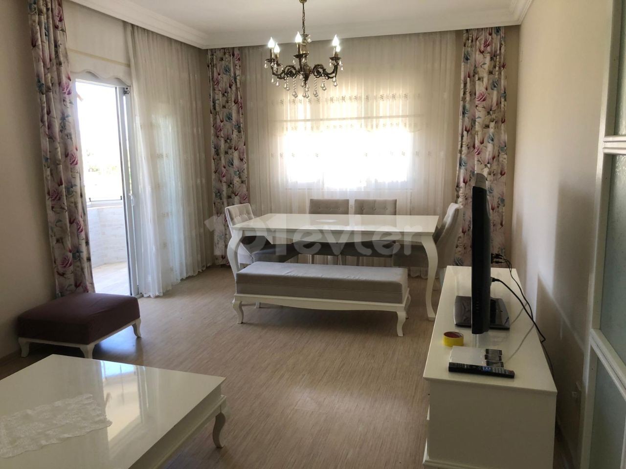 3-1 large fully furnished flat in the center of Kyrenia ** 