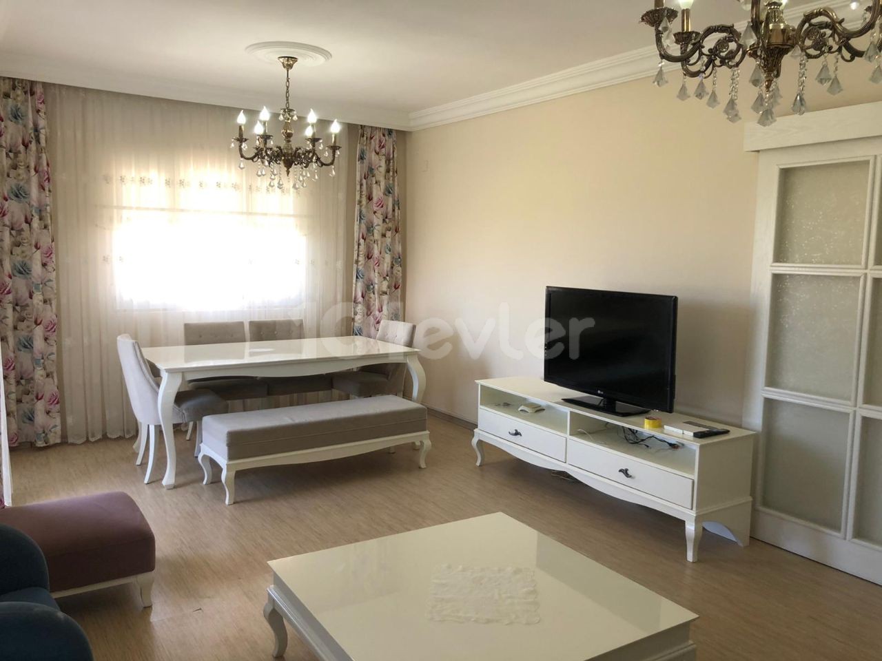 3-1 large fully furnished flat in the center of Kyrenia ** 