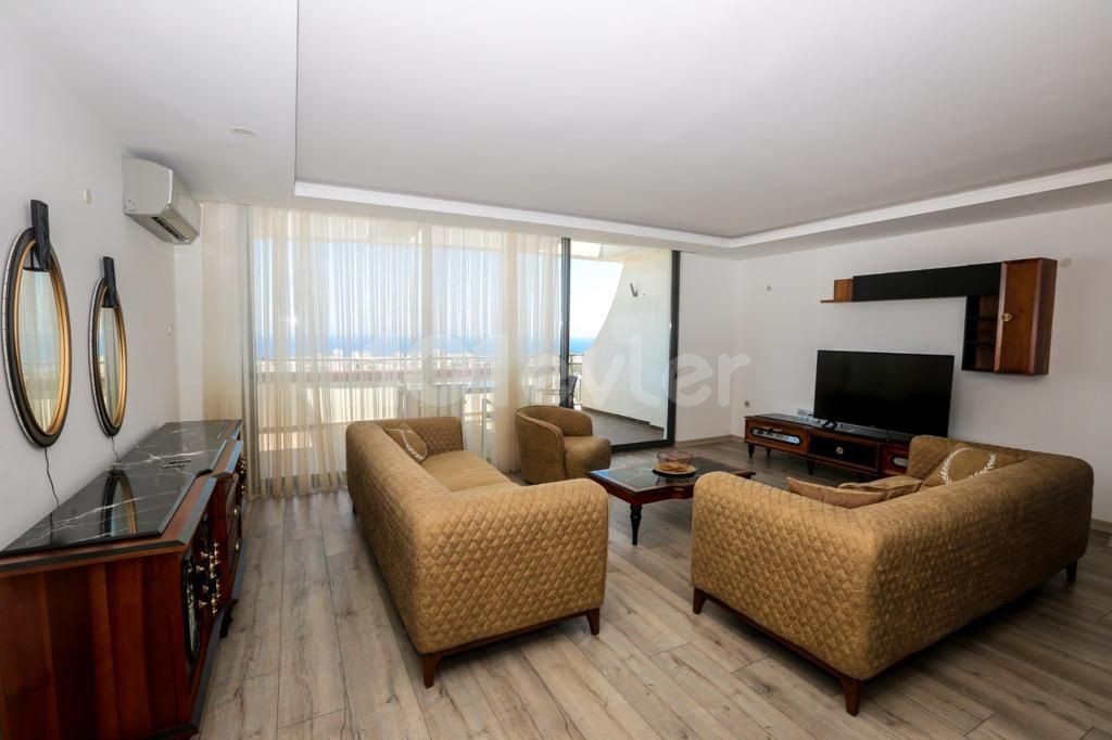 3+1 Penthouse for rent in Kyrenia