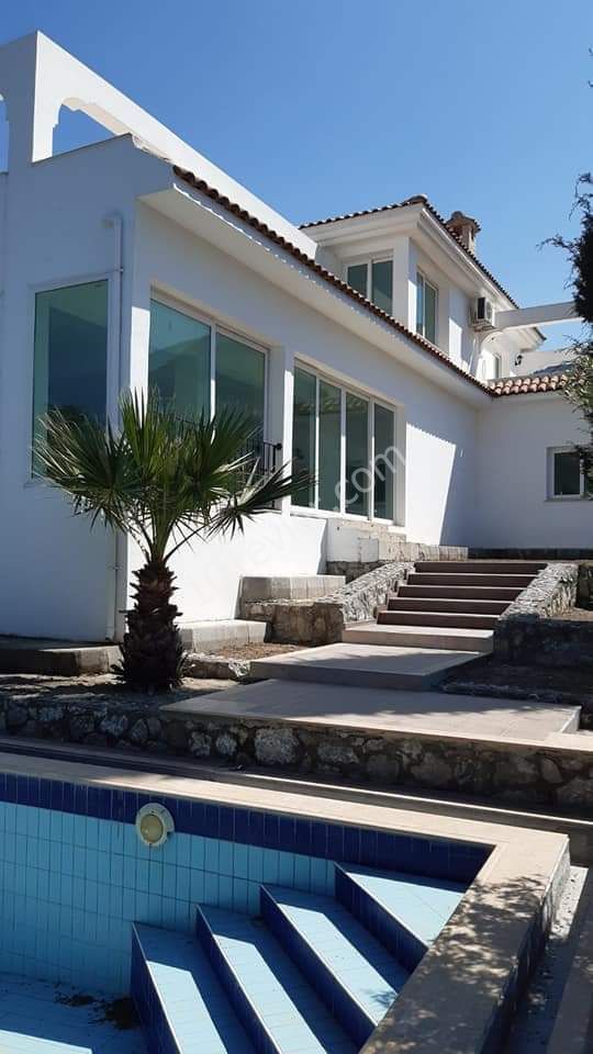 4+1 VILLA ZU VERKAUFEN IN KYRENIA OZANKÖY DE TURK KOCHANLI REF157 ** 