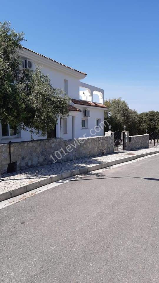 4+1 VILLA ZU VERKAUFEN IN KYRENIA OZANKÖY DE TURK KOCHANLI REF157 ** 