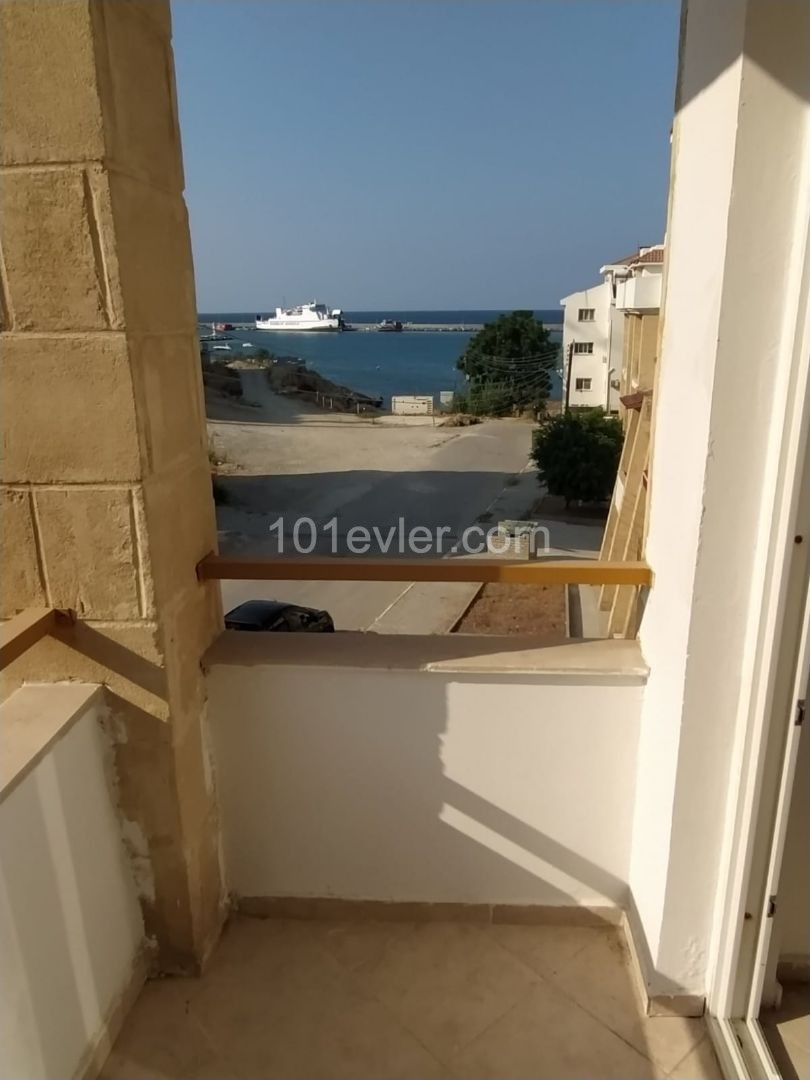 3+1 WOHNUNG ZUM VERKAUF IN DER NÄHE DES NEUEN HAFENS VON KYRENIA ** 