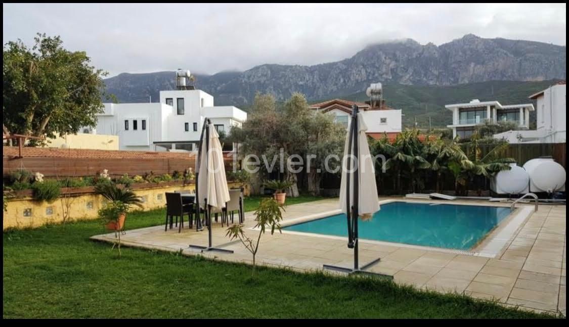 KYRENIA ALSANCAK BEZIRK 3 + 1 VILLA ZU VERKAUFEN ** 