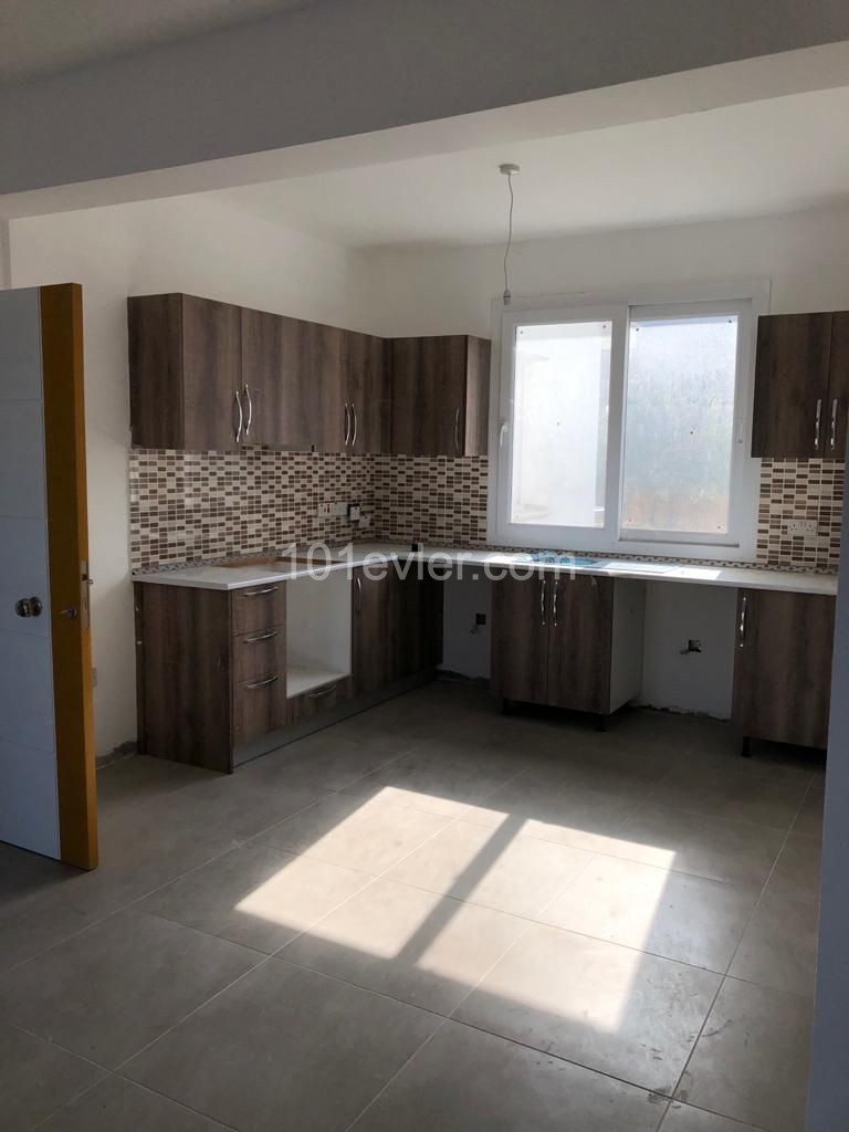 GİRNE LAPTA  MERKEZDE 2+1 SATILIK DAİRE 