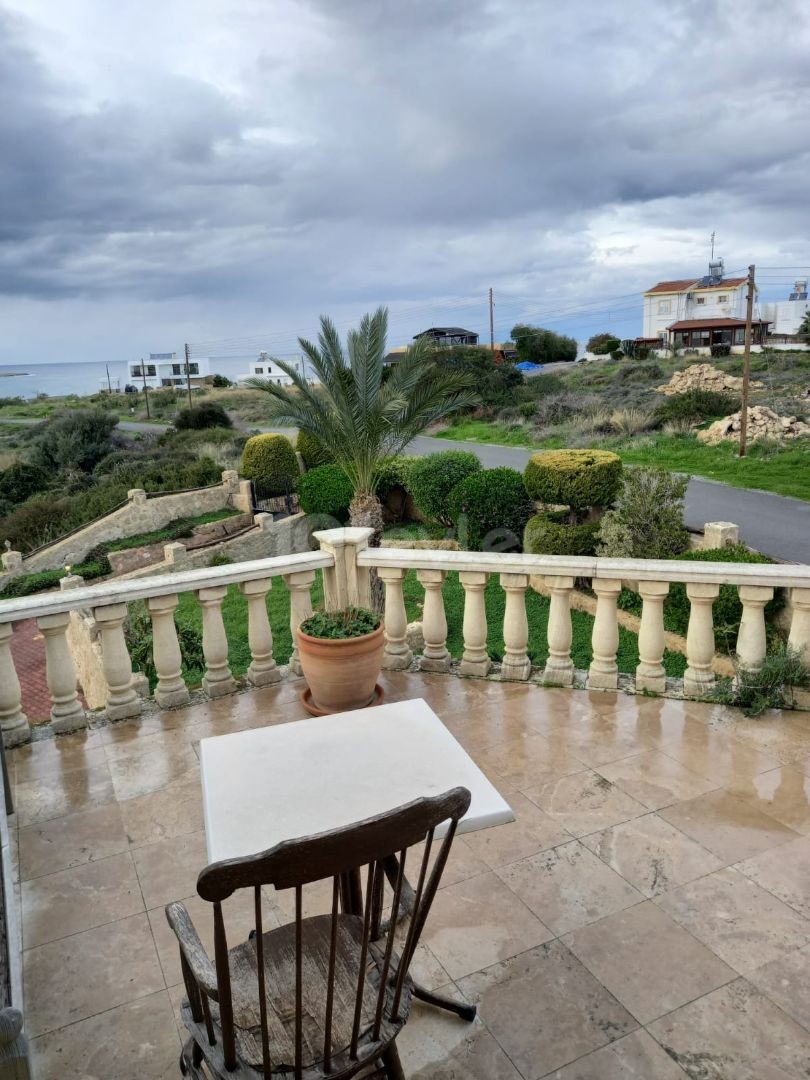 Villa for sale 300 m from the sea ** 