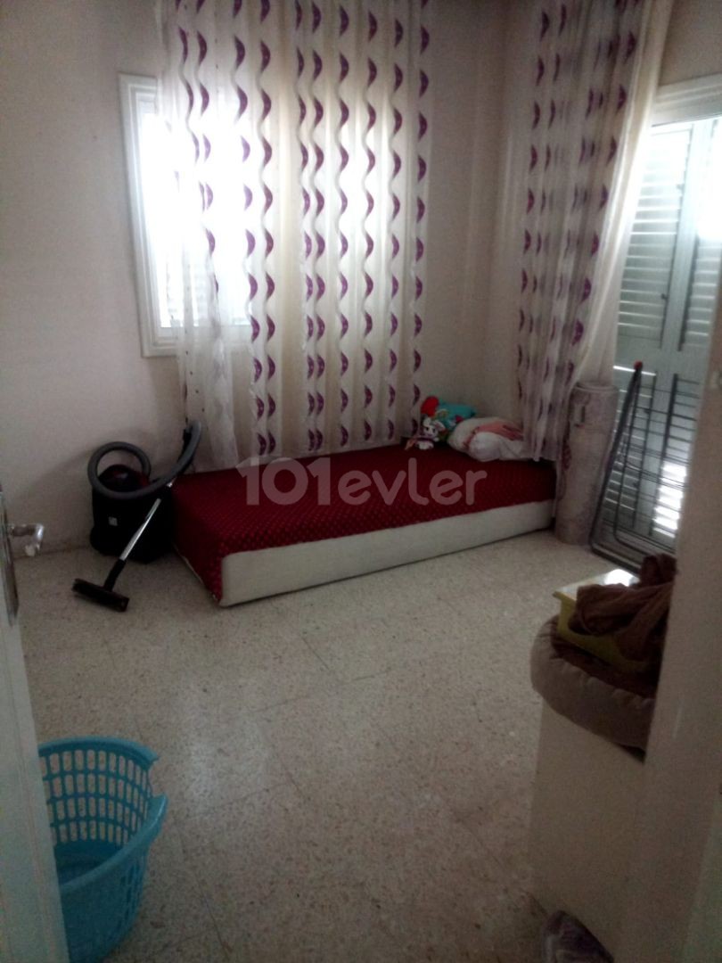 GİRNE MERKEZDE SATILIK  3+1 DAİRE