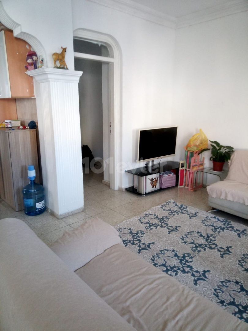 GİRNE MERKEZDE SATILIK  3+1 DAİRE