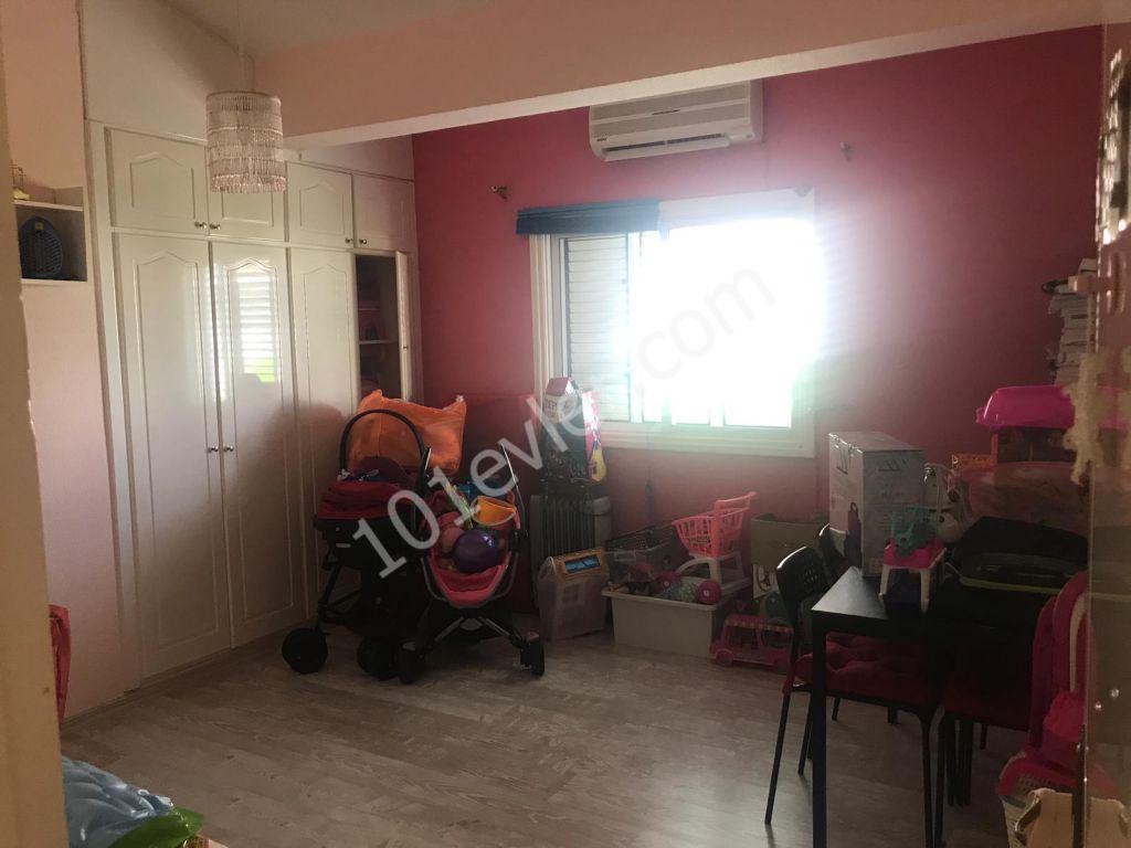 Yenikentt'e 540 m2 Arsa İçerisinde  4+1 Satılık Villa  135.000 STG