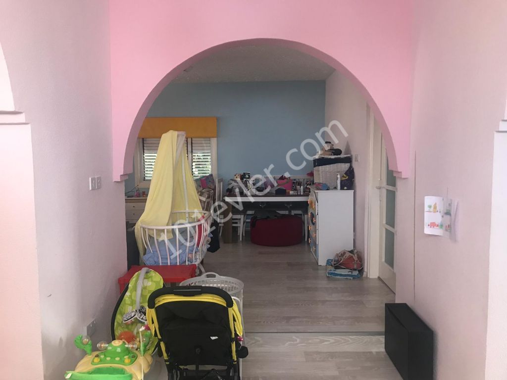 Yenikentt'e 540 m2 Arsa İçerisinde  4+1 Satılık Villa  135.000 STG