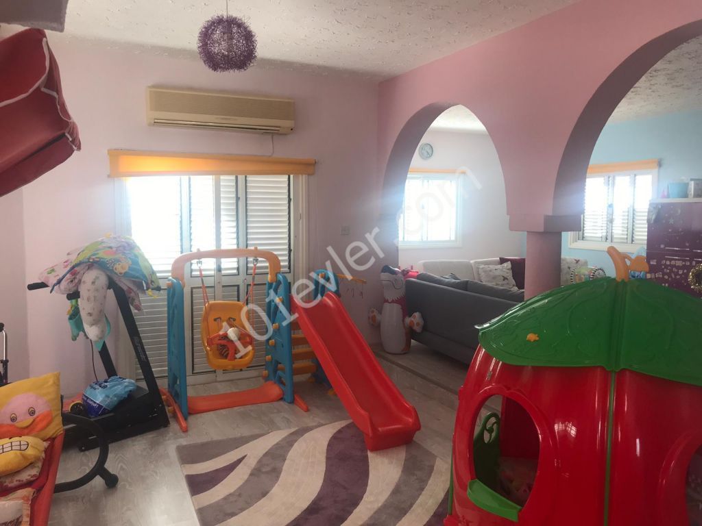 Yenikentt'e 540 m2 Arsa İçerisinde  4+1 Satılık Villa  135.000 STG