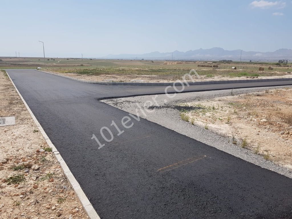 Lefkoşa Meriç Köyü'nde Yatırım Fırsatı,  Altyapısı ve Koçanı Hazır Türk Malı 30.000 STG