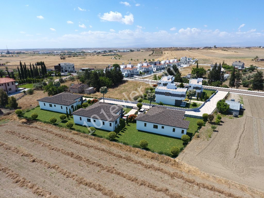 180 m2 3+1 einstöckiges Einfamilienhaus in einem vollen Grundstück in Nikosia Kanliköy 145.000 STG ** 