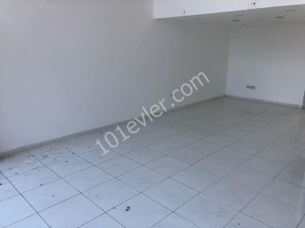 Girne Karakum'da Aylık Ödemeli Kiralık Dükkan 650 STG