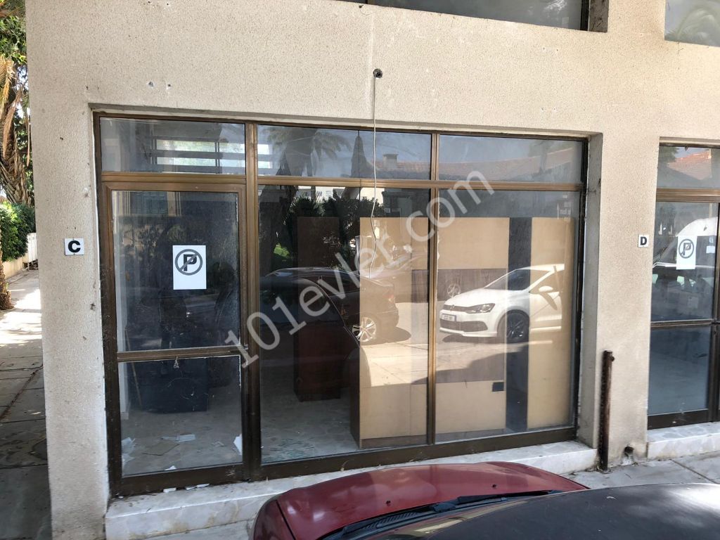 Lefkoşa Ledra Palace Sınır Kapısı'nda Aylık Ödemeli Kiralık Dükkan 400 STG