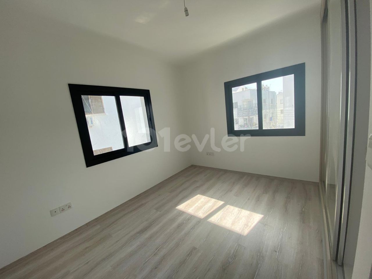 3+1 Wohnung zum Verkauf in Nikosia Ortaköy 128 m2 und 2 + 1 Penthouse 110+16 m2 Terrasse 78,000 STG ** 