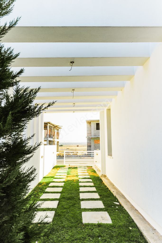 ویلای دوقلوی لوکس با 330 متر 2 استخر باغ در یک قطعه کامل در نیکوزیا ینیکنت 225.000 استگ ** 