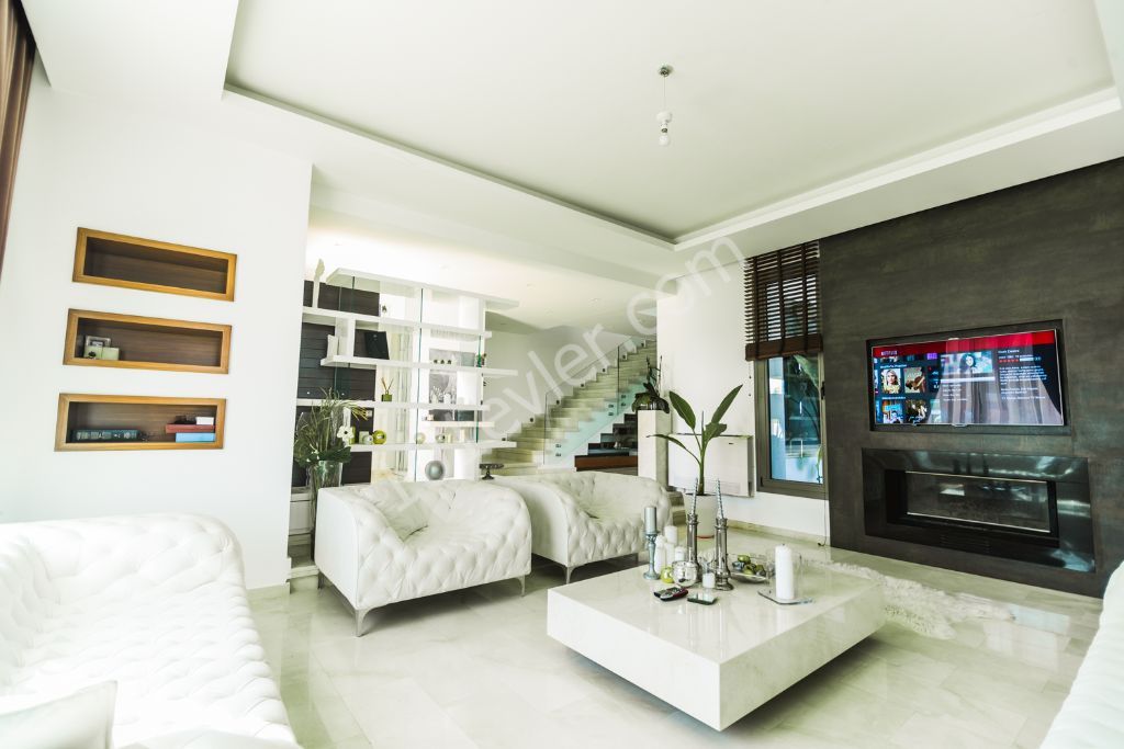 Luxury Decked Twin Villa with 330 m2 Pool, Garden, in a Full Plot of Land in Nicosia Yenikent 225.000 STG ** 