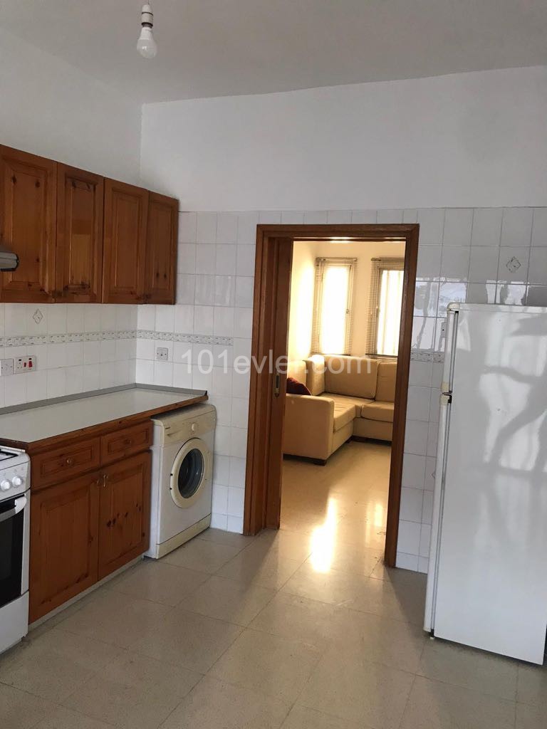 Lefkoşa Köşklüçiftlik'te Geniş 2+1 , 120 m2 Ofis Nitelikli Kiralık Daire Yıllık 300 STG