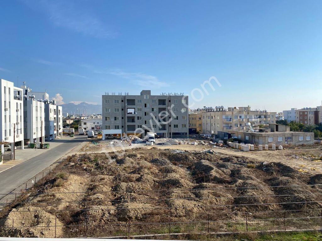 3+1 , 120 m2 Wohnung zum Verkauf 54.500 STG hinter dem Keller Markt in Nikosia Gehrung ** 