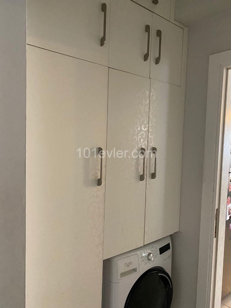 Zentrale Lage in Nikosia Ortakoy , 3 + 1, 100 m2 + 15 m2 (Terrasse) Penthouse-Wohnung zu verkaufen 58.000 STG ** 