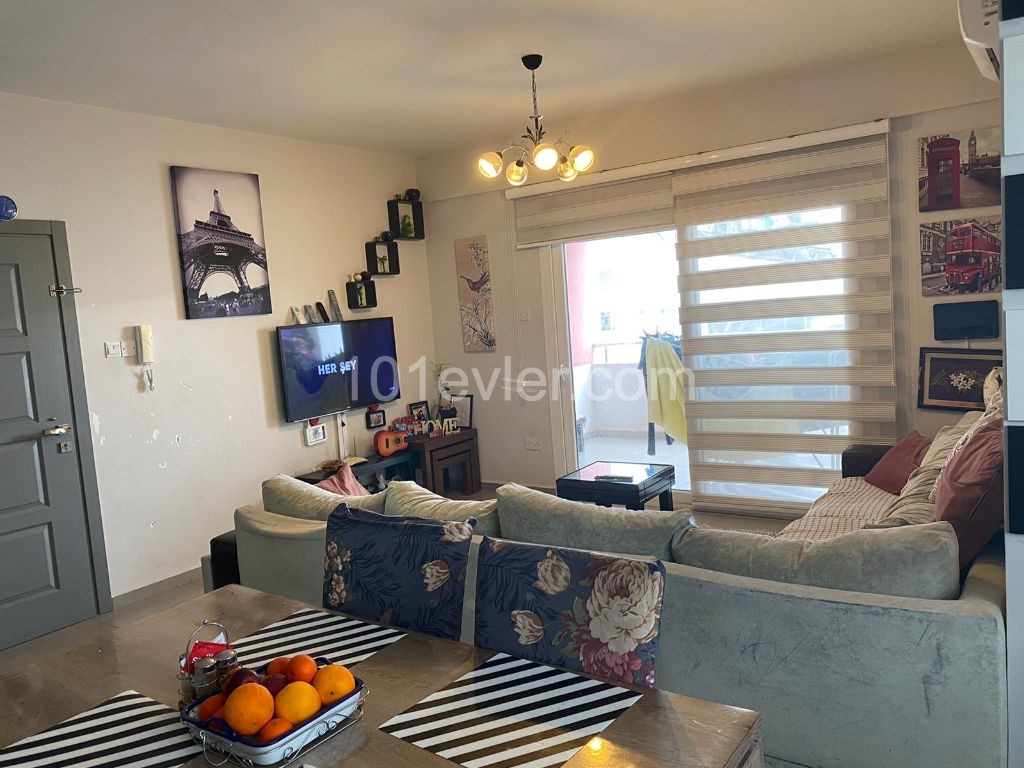 Zentrale Lage in Nikosia Ortakoy , 3 + 1, 100 m2 + 15 m2 (Terrasse) Penthouse-Wohnung zu verkaufen 58.000 STG ** 