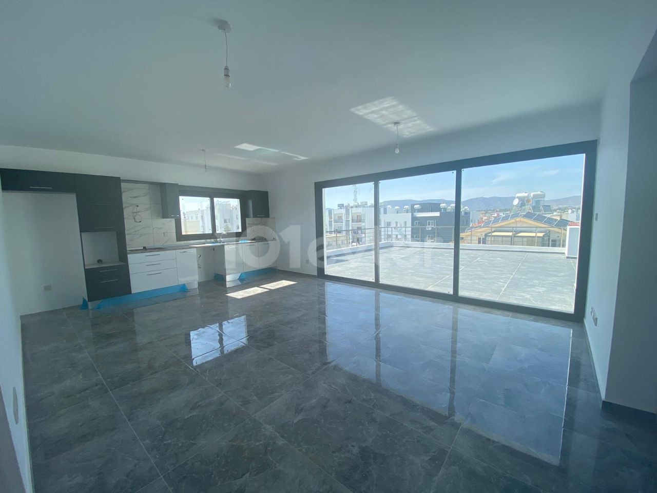 Lefkoşa Gönyeli'de Merkezi Konumda 2+1, 85 m2 + 70m2 Teras Satılık Penthouse 65,000stg