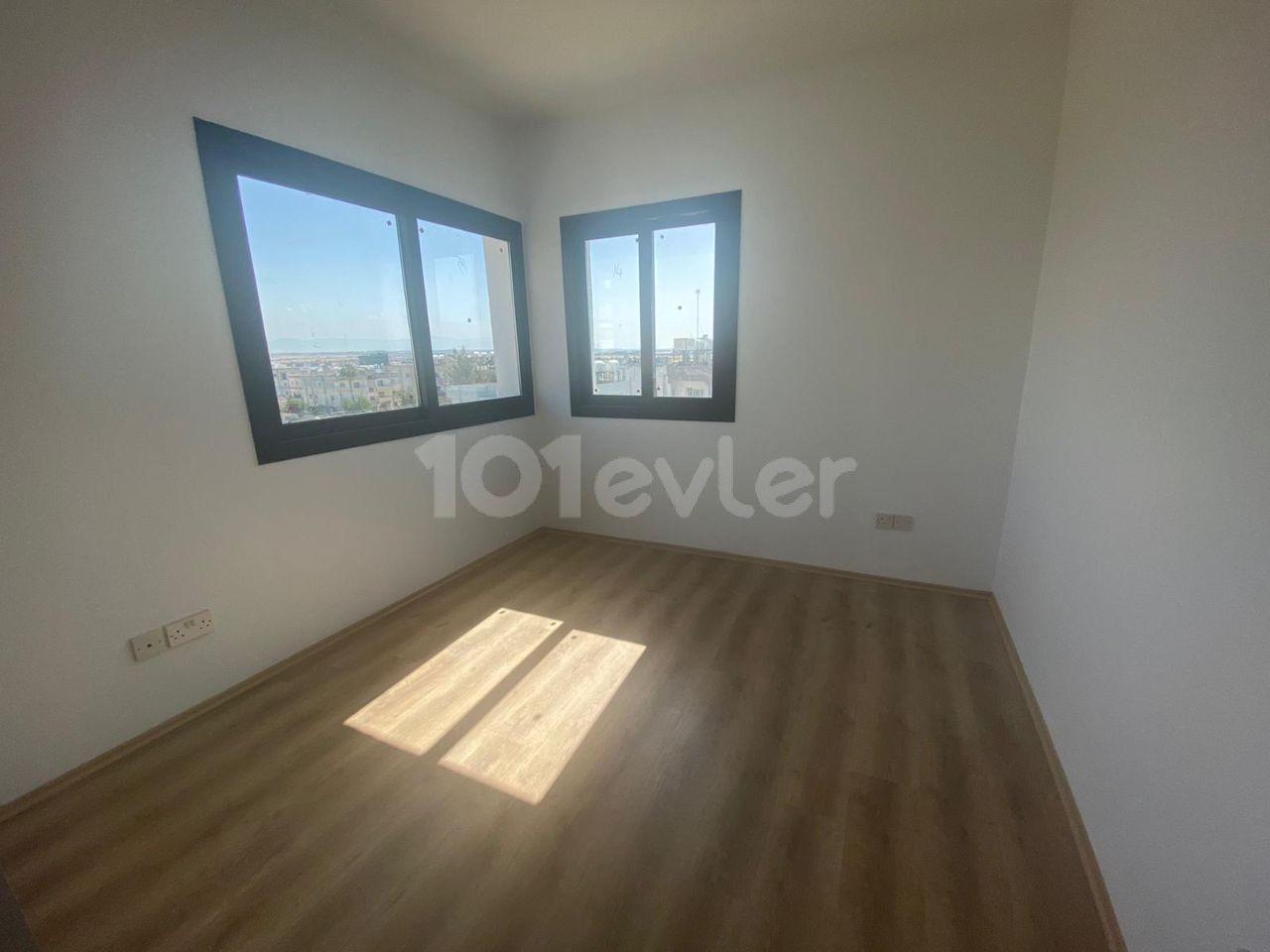 Lefkoşa Gönyeli'de Merkezi Konumda 2+1, 85 m2 + 70m2 Teras Satılık Penthouse 65,000stg