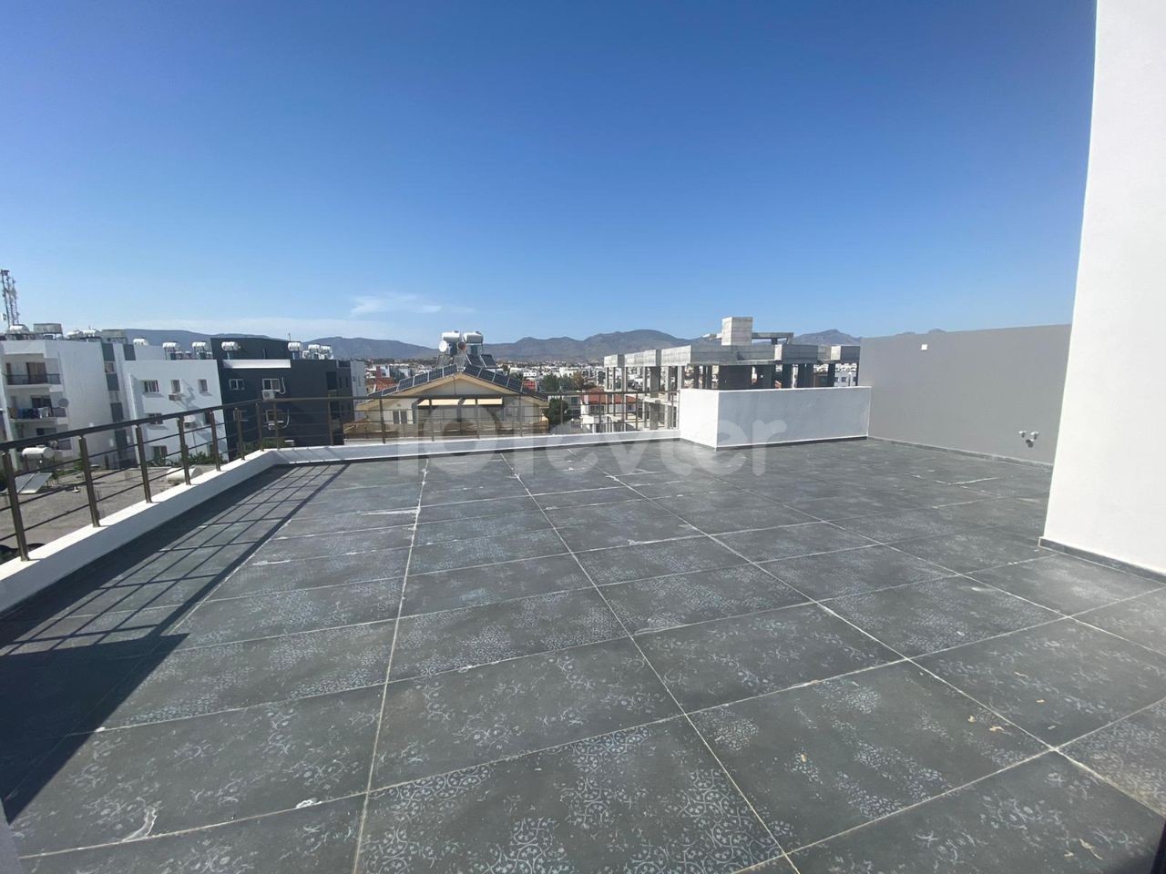 Penthouse zum Verkauf 2+1, 85 m2 + 70m2 Terrasse in zentraler Lage in Nikosia Gehrung 60,000 stg ** 