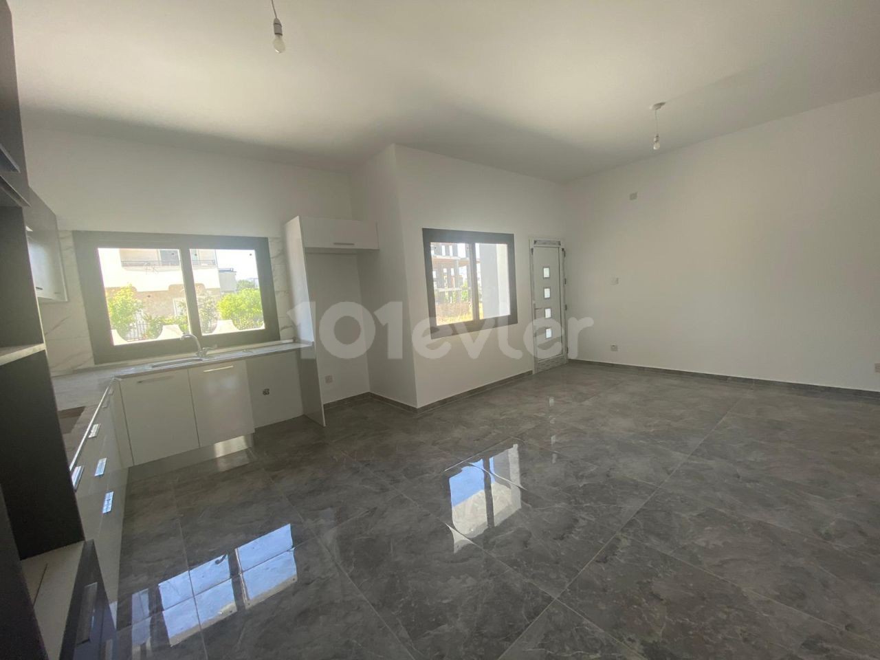 2+1,85 m2 Erdgeschoss-Wohnung zum Verkauf in zentraler Lage in Nikosia Gehrung 50.000 STG ** 