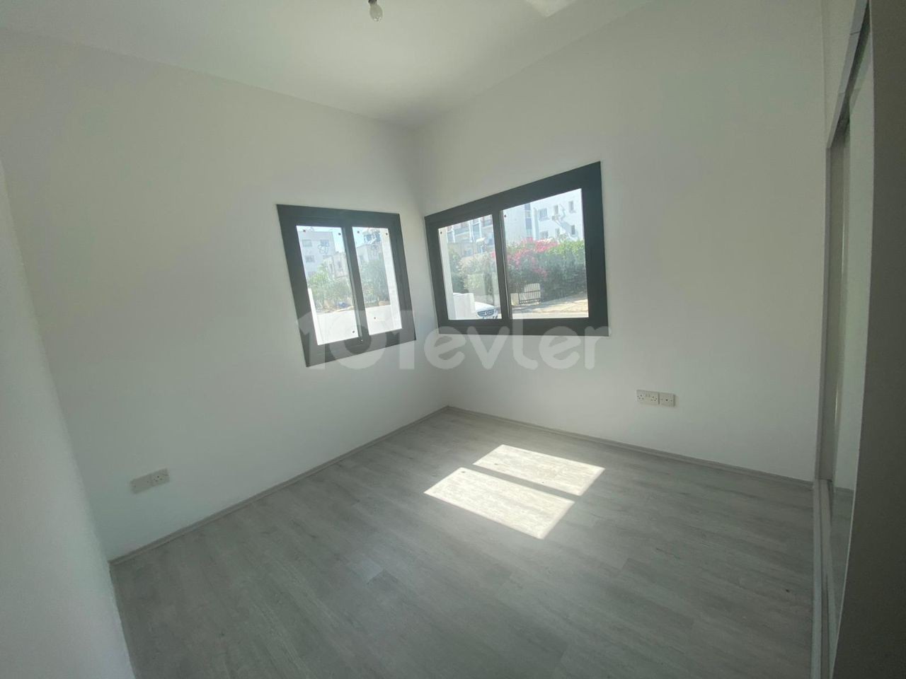 2+1,85 m2 Erdgeschoss-Wohnung zum Verkauf in zentraler Lage in Nikosia Gehrung 50.000 STG ** 