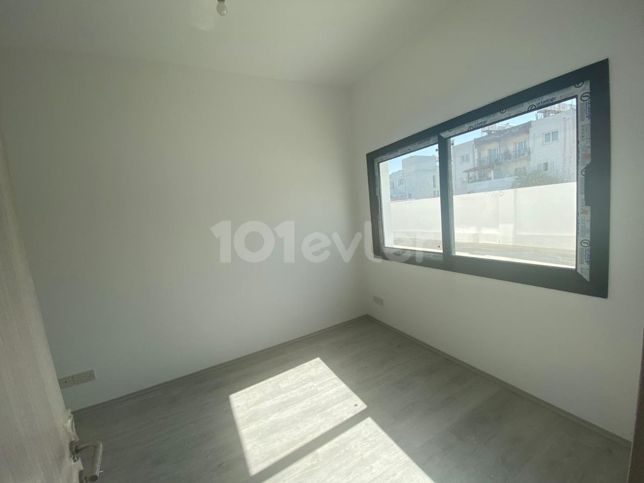 2+1,85 m2 Erdgeschoss-Wohnung zum Verkauf in zentraler Lage in Nikosia Gehrung 50.000 STG ** 