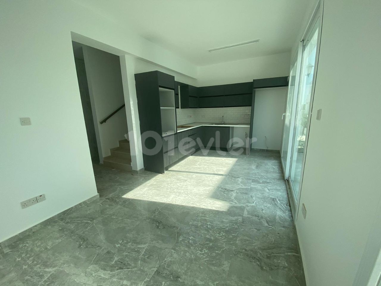 2+1, 140 m2 + 45 m2 Terrasse Villen zum Verkauf in Kyrenia Karsiyaka zu Preisen von 115.000 STG !!! ** 