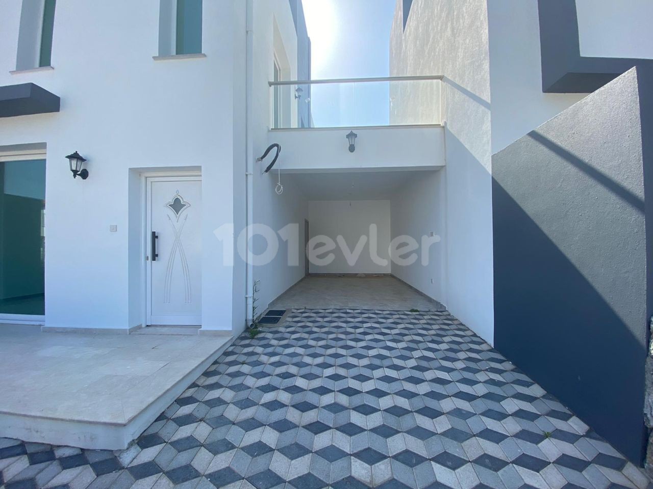 2+1, 140 m2 + 45 m2 Terrasse Villen zum Verkauf in Kyrenia Karsiyaka zu Preisen von 115.000 STG !!! ** 