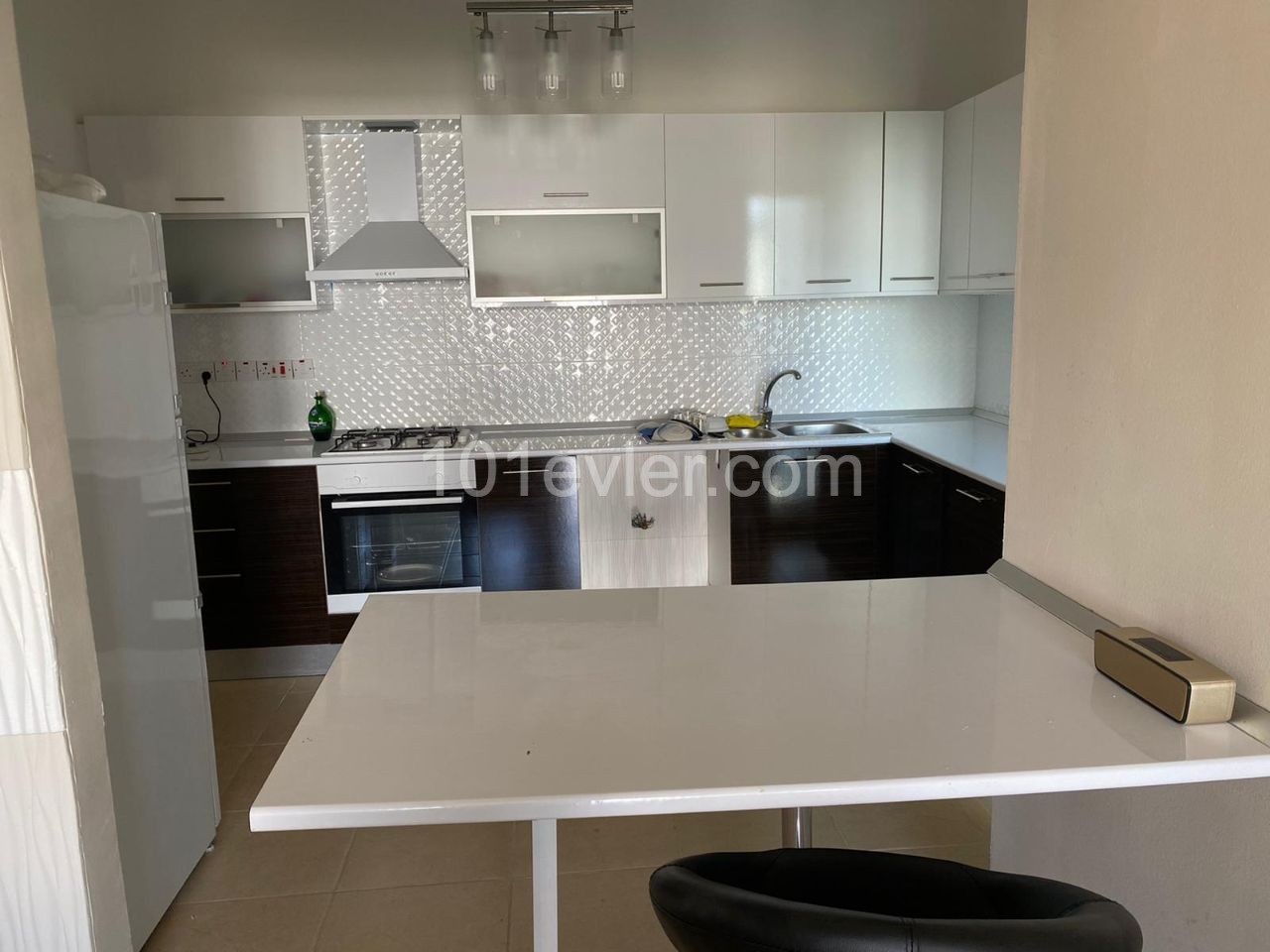 Nikosia Marmara 1. Etage 135 m2 3+1 halb möblierte saubere Wohnung in Türkisch 56.000 stg ** 