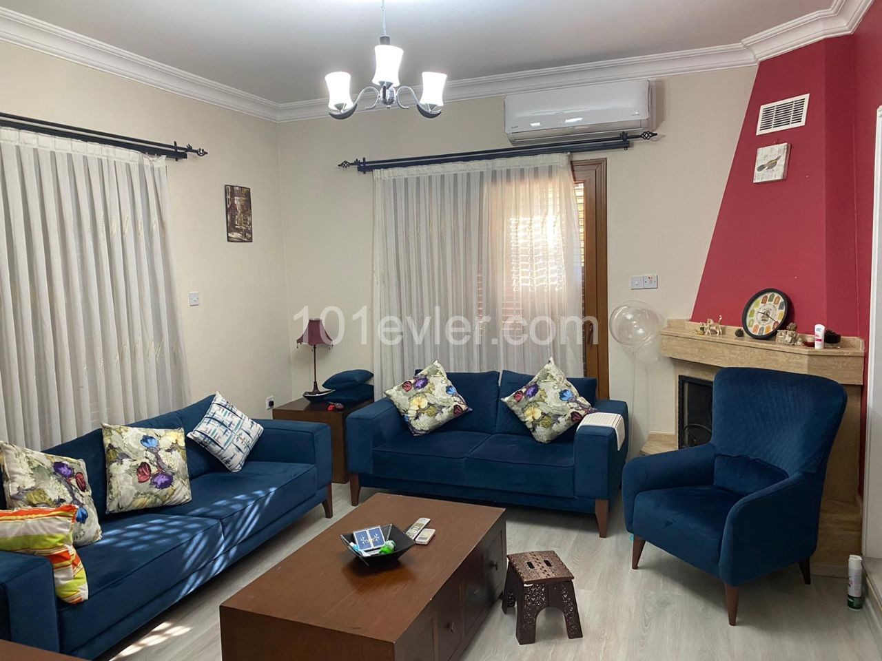 Çatalköy evler sitesinde full eşyalı, müstakil havuzlu, geniş bahçe ve peyzajlı 3+1 200 m2 kiralık müstakil villa aylık 1.200 stg