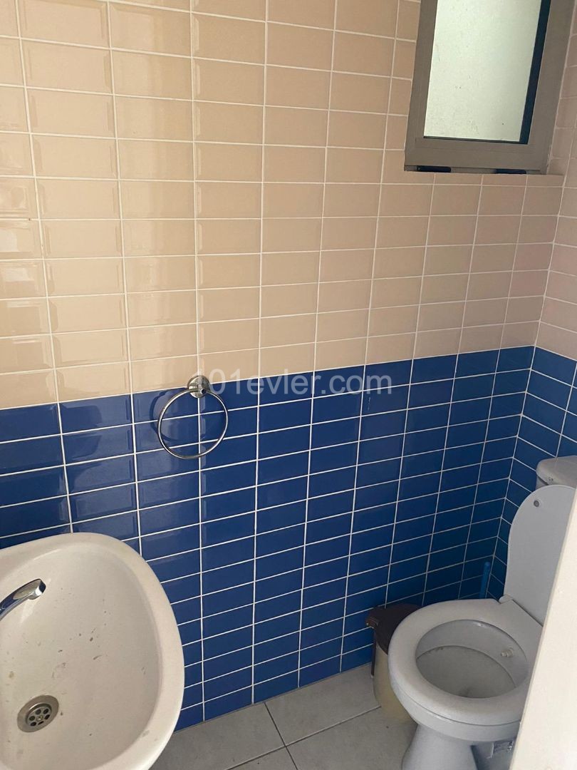 Girne Merkezde 3+1 Eşyalı Kiralık Daire 400stg