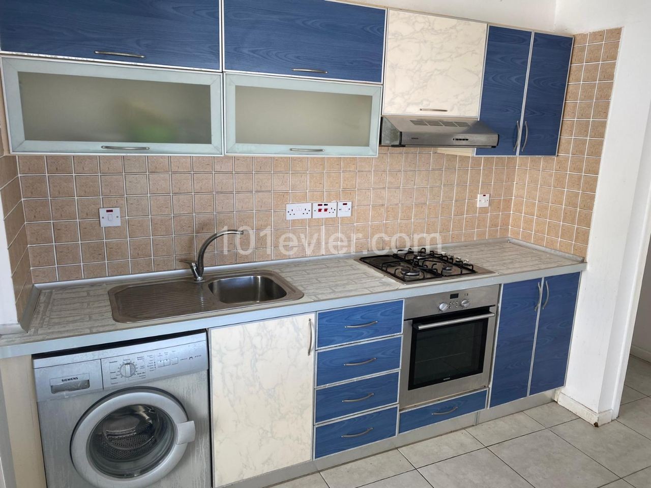 Girne Merkezde 3+1 Eşyalı Kiralık Daire 400stg