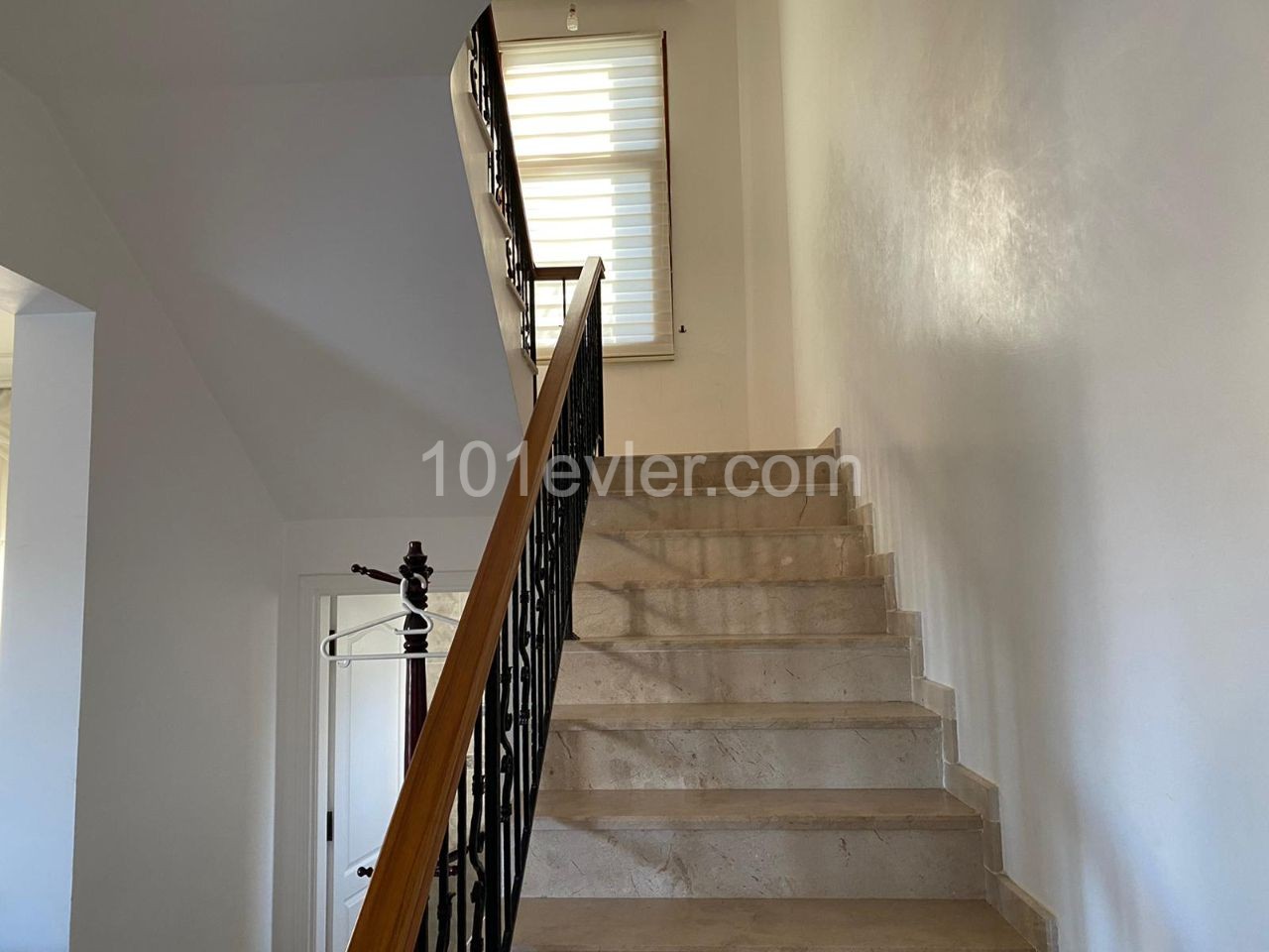 Detached House To Rent in Alsancak, Kyrenia