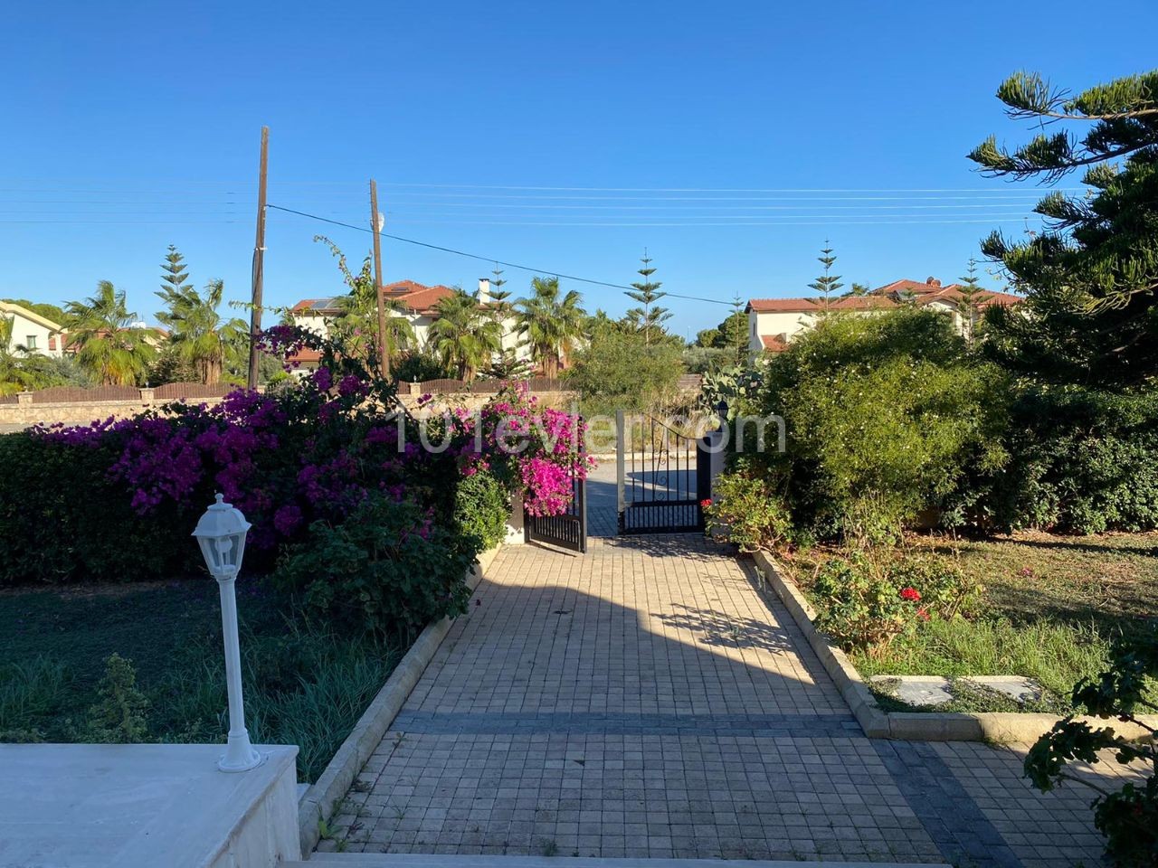 Detached House To Rent in Alsancak, Kyrenia