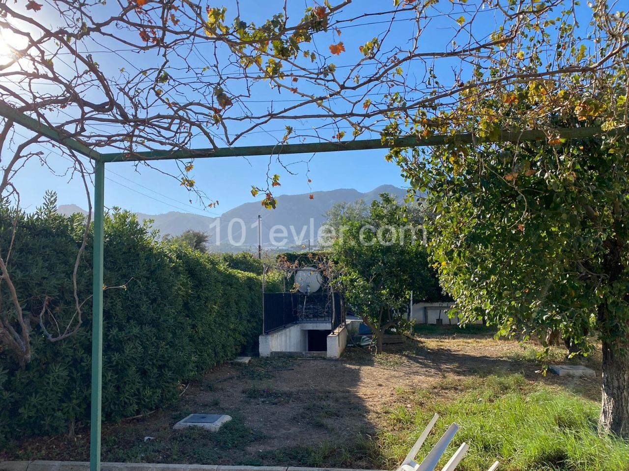 Detached House To Rent in Alsancak, Kyrenia