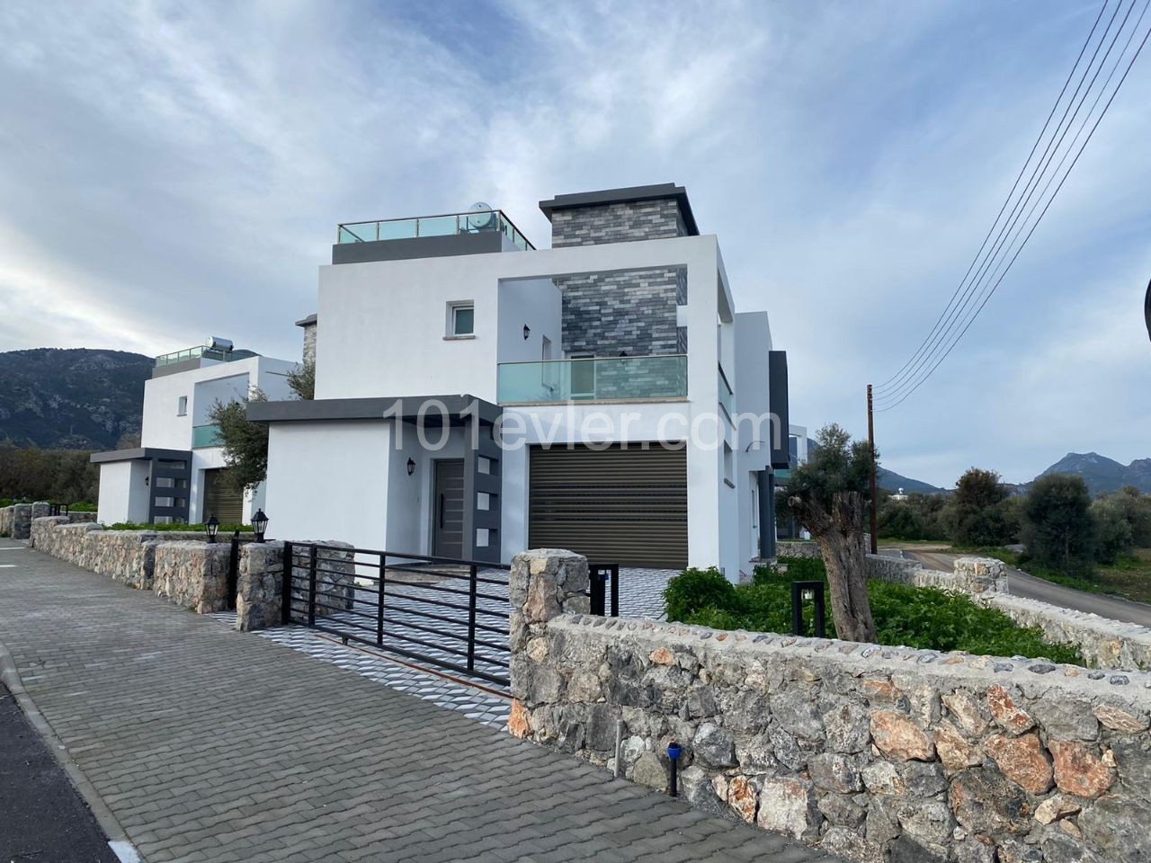 Ready for delivery 3+1 250 m2 detached villa for sale with mountain and sea view, made in Turkey, in Ozanköy, Girne, with prices starting from 230.000 stg ** 