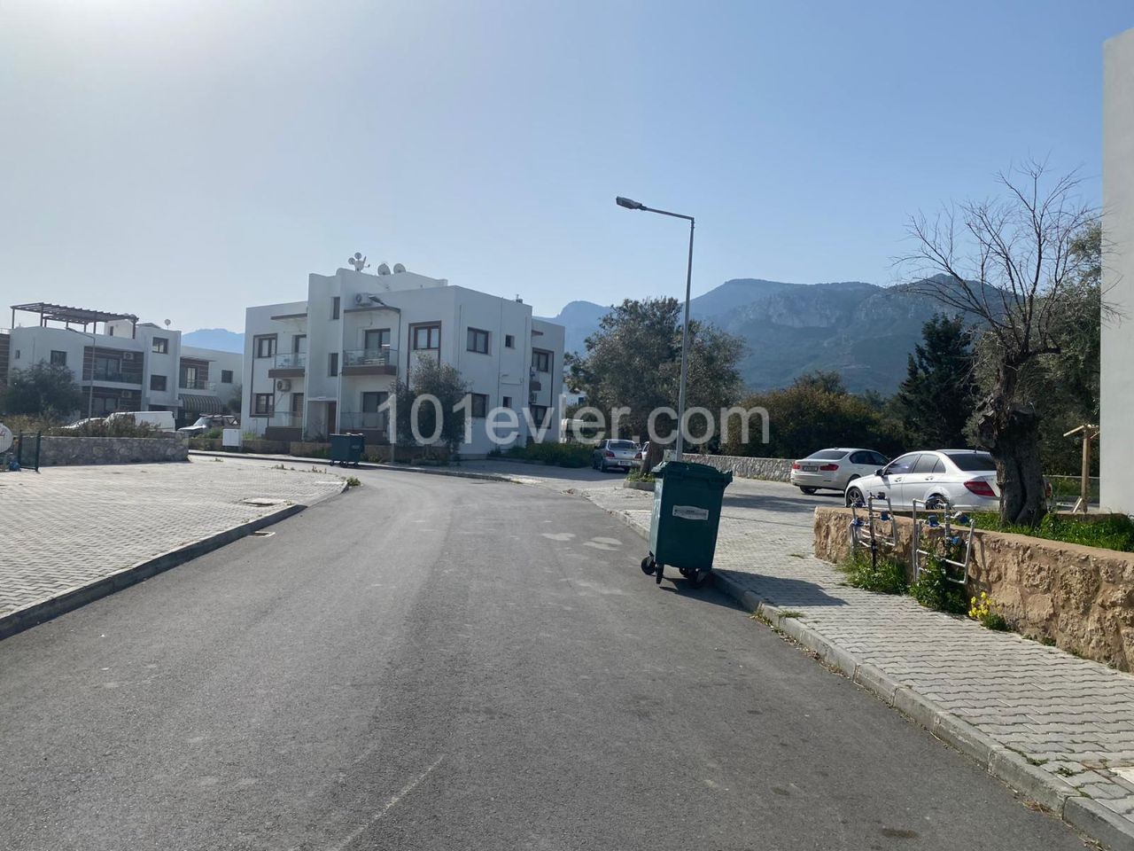 1+1 Wohnung zum Verkauf in Kyrenia Ozanköy voll möbliert,Mieter 65m2, 44, 900 stg ** 