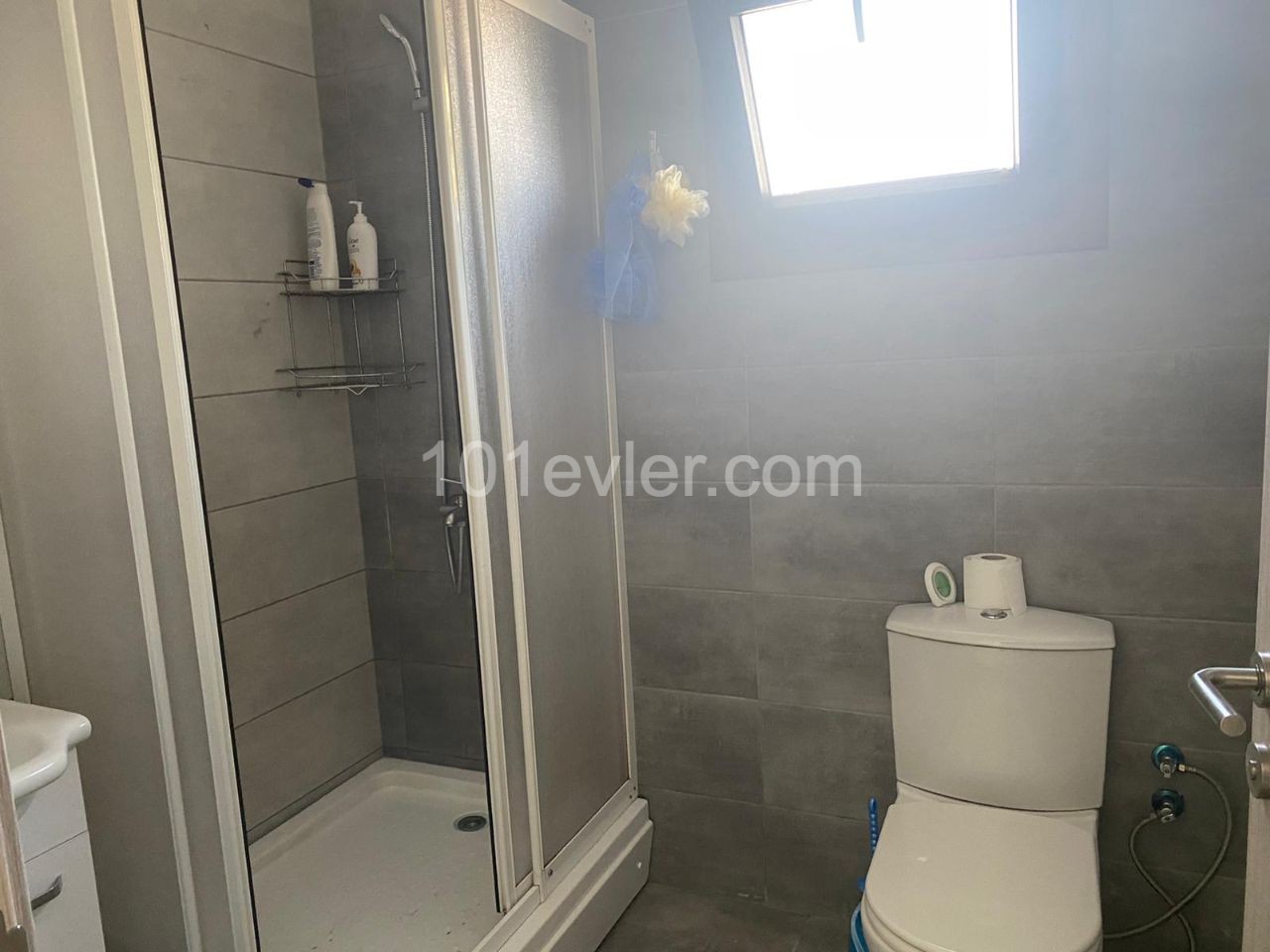 1+1 Wohnung zum Verkauf in Kyrenia Ozanköy voll möbliert,Mieter 65m2, 44, 900 stg ** 