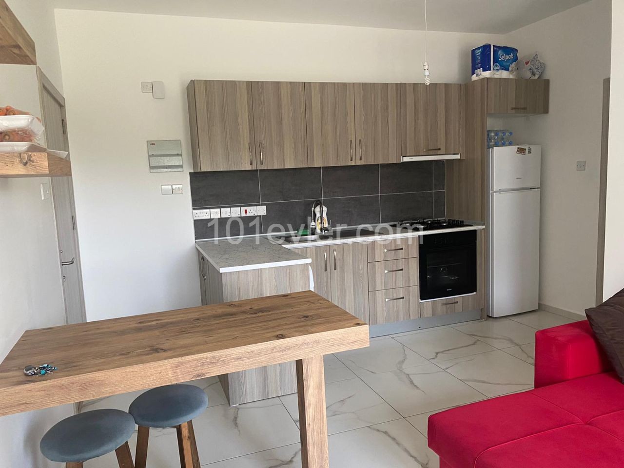 Girne Ozanköy'de  Full Eşyalı,kiracısı içinde Satılık 1+1 Daire 65m2 ,44,900stg