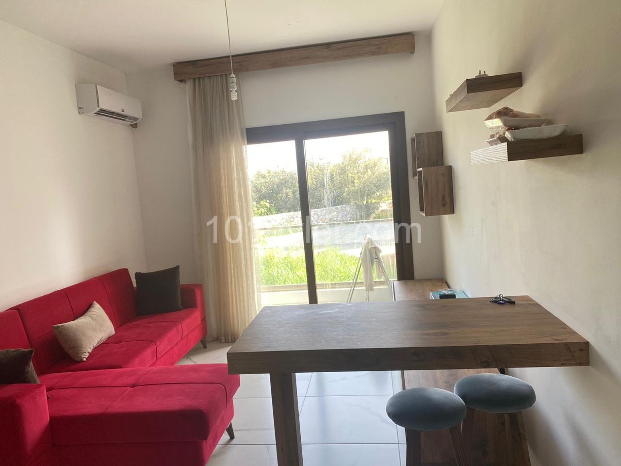 1+1 Wohnung zum Verkauf in Kyrenia Ozanköy voll möbliert,Mieter 65m2, 44, 900 stg ** 