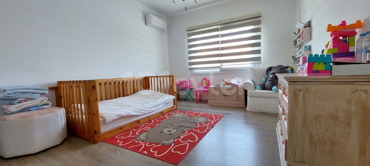 Lefkoşa Metehanda Zephyr Cafe Arkası 3+1 185 m2 Bakımlı,Masrafsız,Satılık İkiz Villa 127,000stg