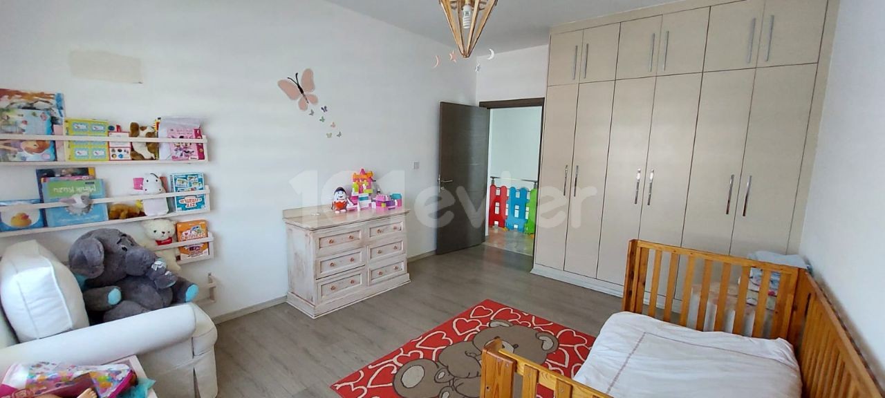 Lefkoşa Metehanda Zephyr Cafe Arkası 3+1 185 m2 Bakımlı,Masrafsız,Satılık İkiz Villa 127,000stg