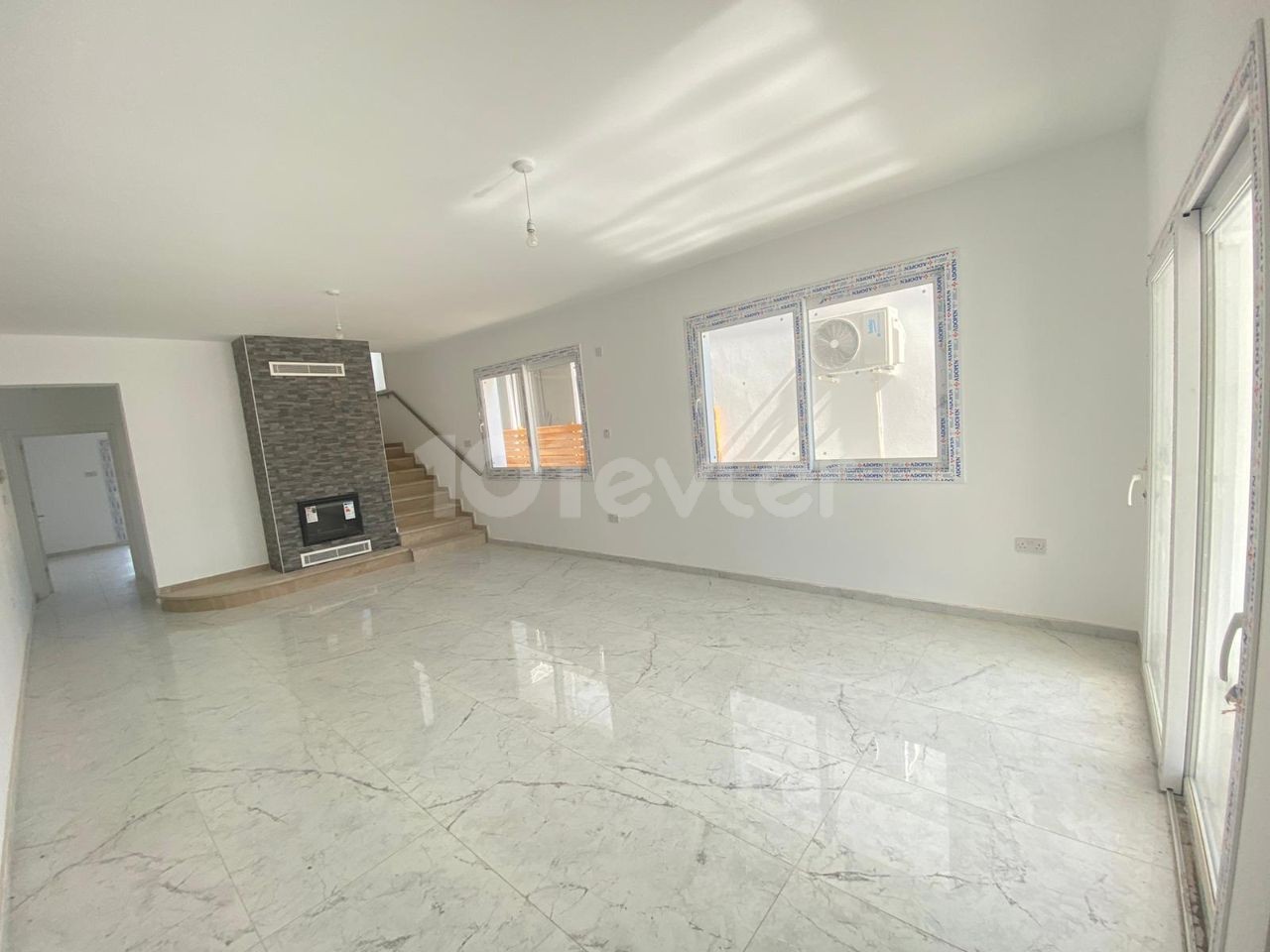 Gönyelide 4+1 200m2  KDVsi ve Trafosu  Ödenmiş İkiz Villa 109,000stg 